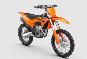 The 2025 KTM 250 SX-F is a truly user-friendly package engineered to satisfy all riders, from novice to pro. But dont for one second think that makes it compromised - it is undisputedly READY TO RACE at any level. Delivering a power punch, and an optional electronic uppercut in reserve, the 2025 KTM 250 SX-F is ready to take on the 250 cc class and deliver a knock-out.