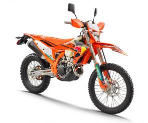 Back in 1996, there was nothing to beat the KTM 350 EXC for sheer versatility. Nearly 30 years later, the 2025 KTM 350 EXC-F CHAMPION EDITION is ready to launch its assault on the competition. With a class-leading frame, closed-cartridge suspension, and a renewed ability to challenge for the win, the 2025 KTM 350 EXC-F CHAMPION EDITION is the one to beat. 2025 KTM EXC CHAMPIONS EDITION highlights are:
RED BULL CTG
ORANGE FRAME
RADIATOR FAN
MAP-SELECT SWITCH
ORANGE FRONT AXLE PULLER
SEMI-FLOATING FRONT BRAKE DISC
SUPERSPROX STEALTH REAR SPROCKET
SKID PLATE
FRAME PROTECTION SET
FACTORY SEAT