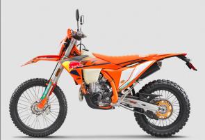 TAKING RESERVATIONS - Dropping power bombs, the 2025 KTM 500 EXC-F CHAMPION EDITION packs raging horsepower into a lightweight, READY TO RACE chassis. Not only does it pack a championship-winning punch - it also brings unmatched handling to the dual-sport battleground. RED BULL CTG- ORANGE FRAME - RADIATOR FAN- ORANGE FRONT AXLE PULLER-  SEMI-FLOATING FRONT BRAKE DISC - SUPERSPROX STEALTH REAR SPROCKET- SKID PLATE - FRAME PROTECTION SET -FACTORY SEAT